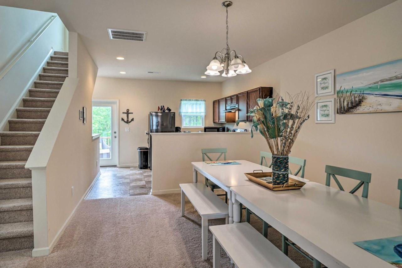 Modern Coastal Condo With Patio 1 Mi To Beaches! Carolina Beach Bagian luar foto