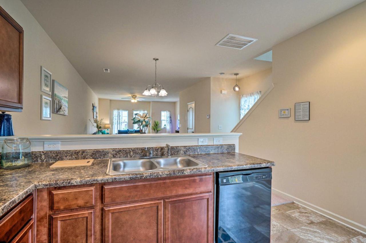Modern Coastal Condo With Patio 1 Mi To Beaches! Carolina Beach Bagian luar foto