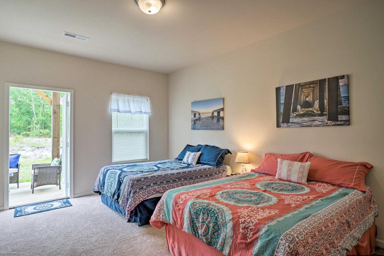 Modern Coastal Condo With Patio 1 Mi To Beaches! Carolina Beach Bagian luar foto