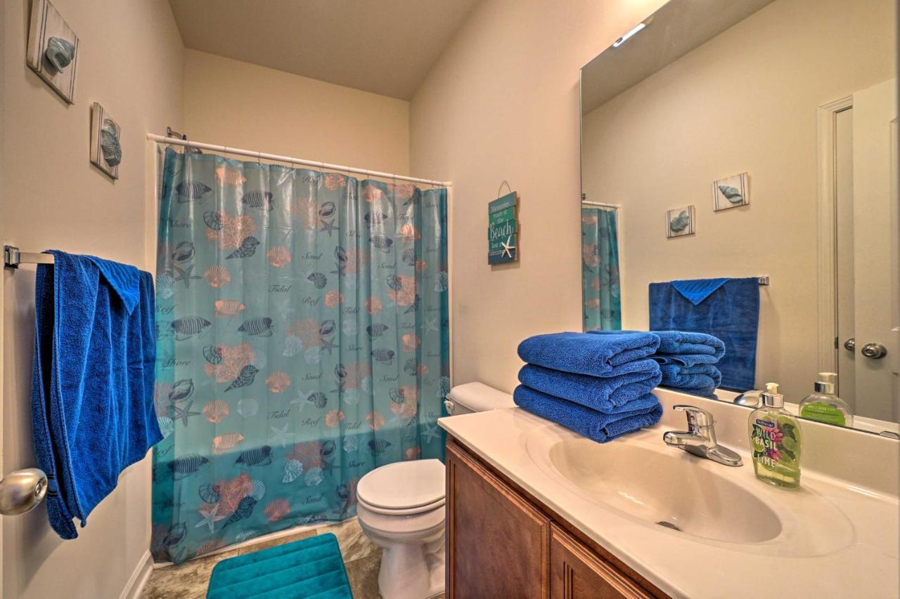 Modern Coastal Condo With Patio 1 Mi To Beaches! Carolina Beach Bagian luar foto
