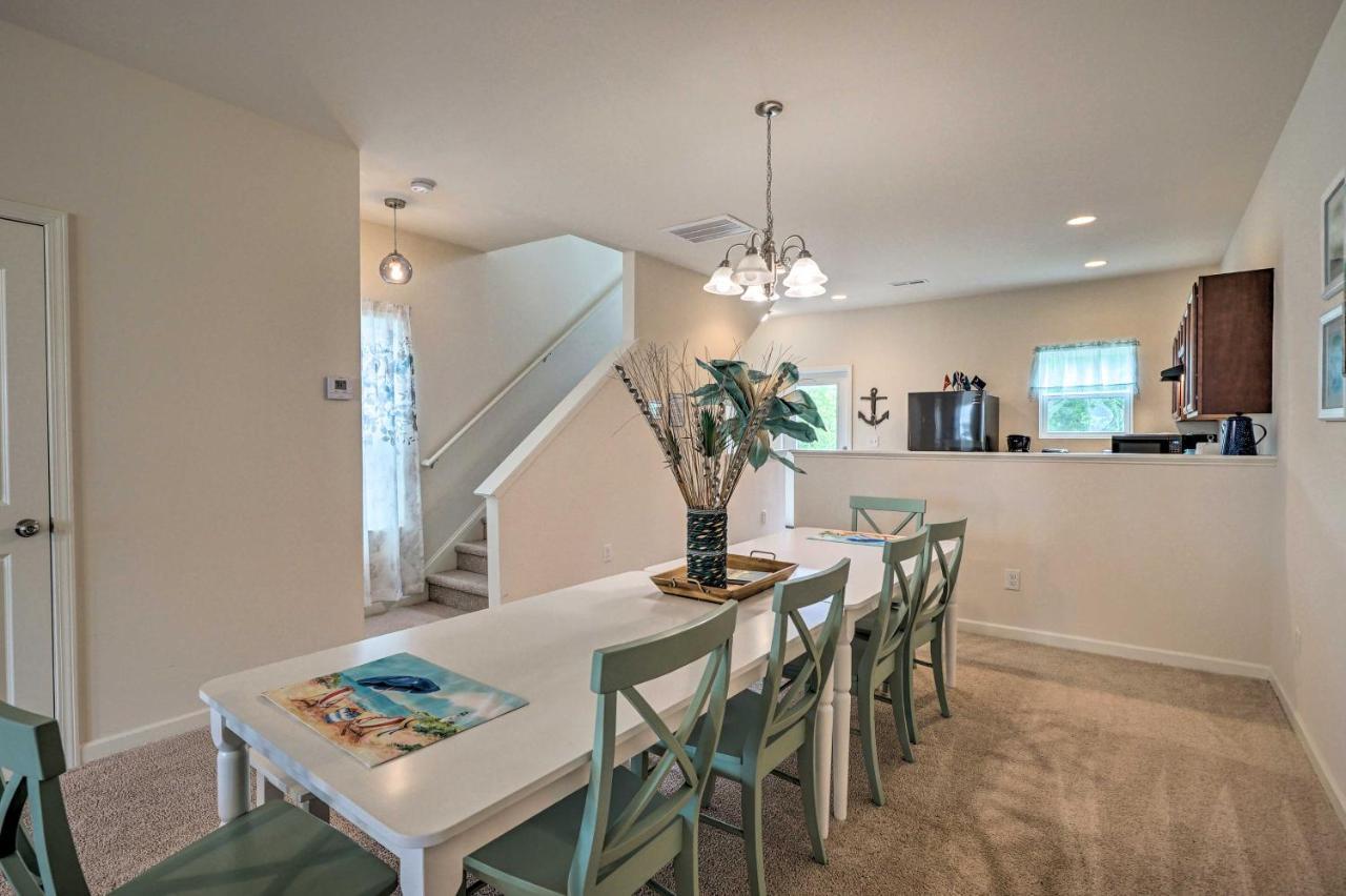 Modern Coastal Condo With Patio 1 Mi To Beaches! Carolina Beach Bagian luar foto