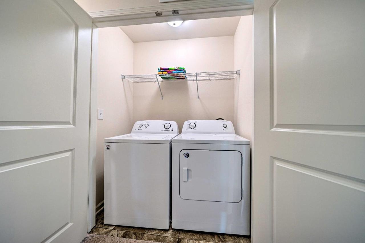 Modern Coastal Condo With Patio 1 Mi To Beaches! Carolina Beach Bagian luar foto