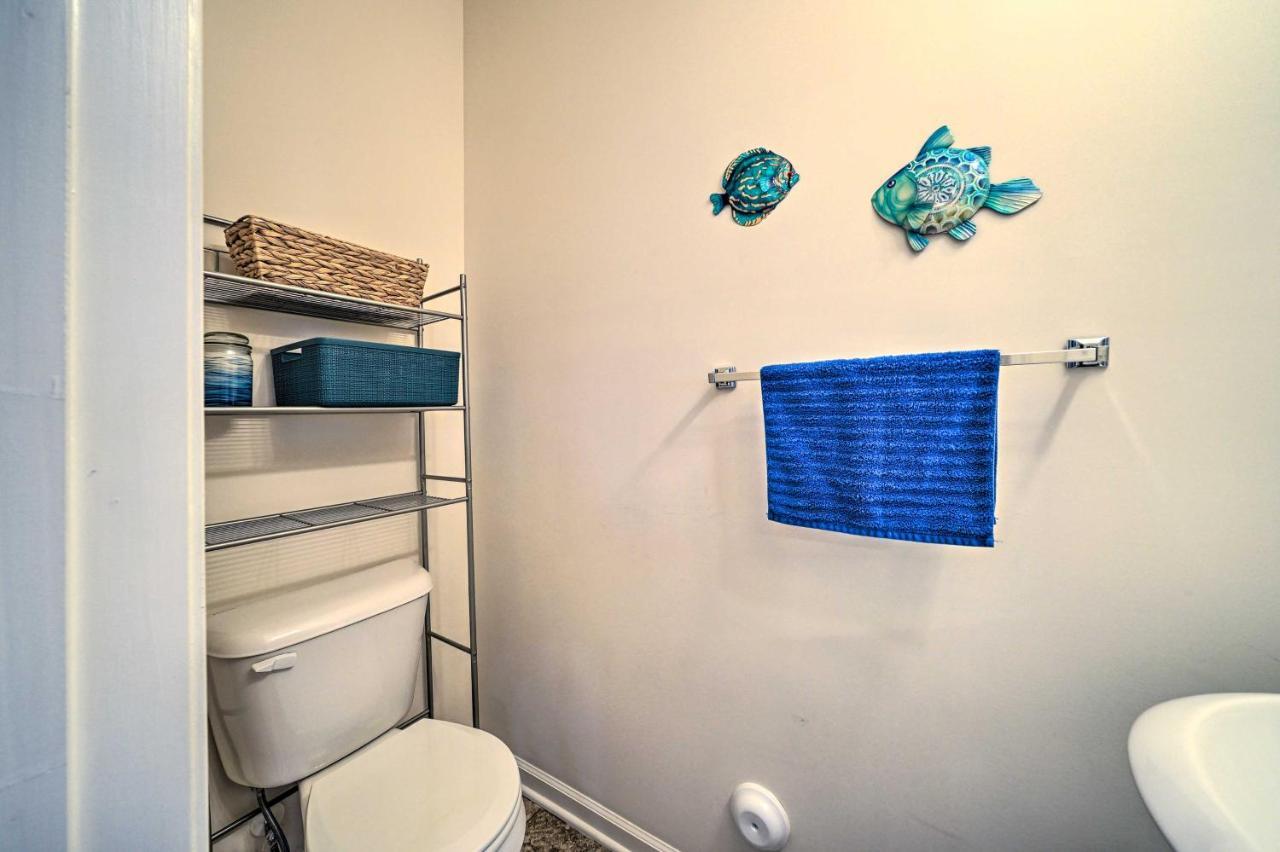 Modern Coastal Condo With Patio 1 Mi To Beaches! Carolina Beach Bagian luar foto
