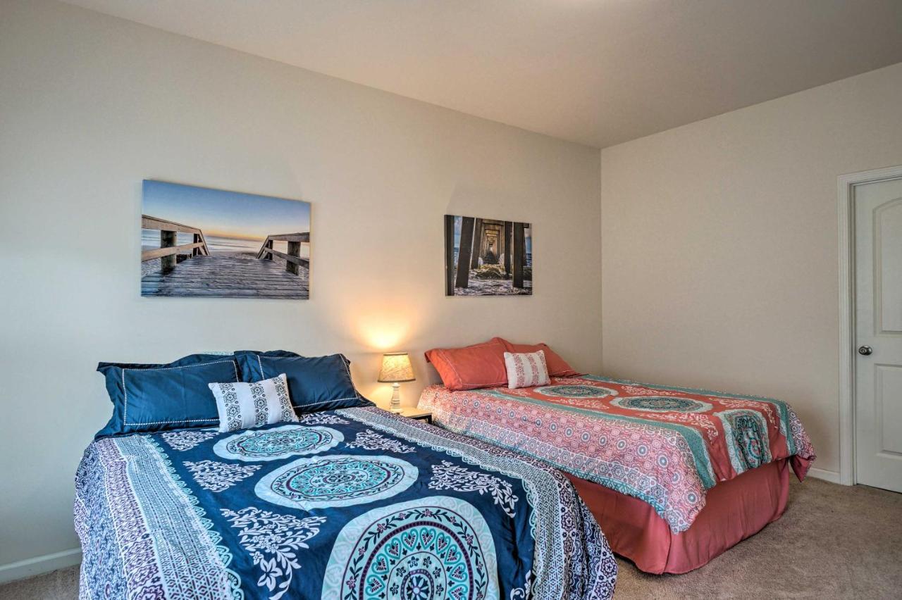 Modern Coastal Condo With Patio 1 Mi To Beaches! Carolina Beach Bagian luar foto