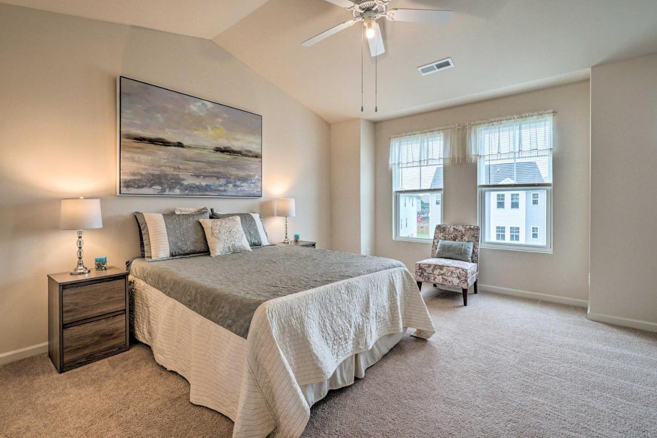 Modern Coastal Condo With Patio 1 Mi To Beaches! Carolina Beach Bagian luar foto