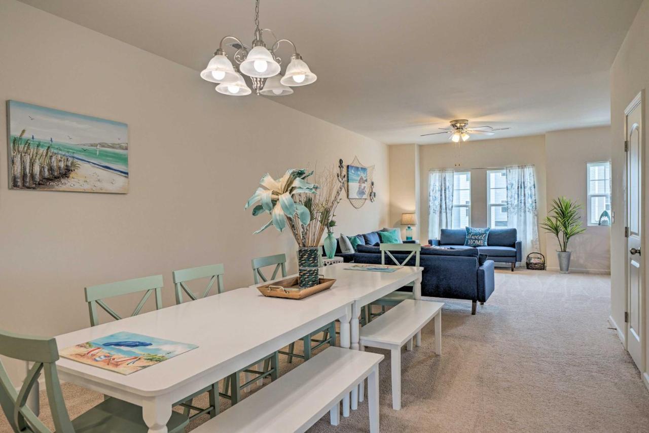 Modern Coastal Condo With Patio 1 Mi To Beaches! Carolina Beach Bagian luar foto