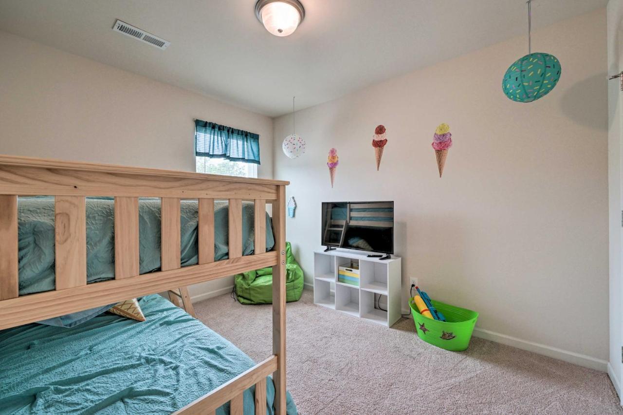 Modern Coastal Condo With Patio 1 Mi To Beaches! Carolina Beach Bagian luar foto